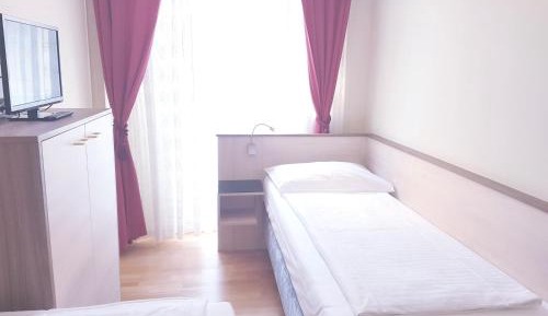 Two-Bedroom Apartment (5 Adults)