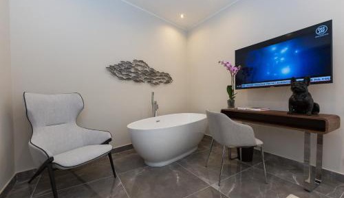 Deluxe Double Room with Bath