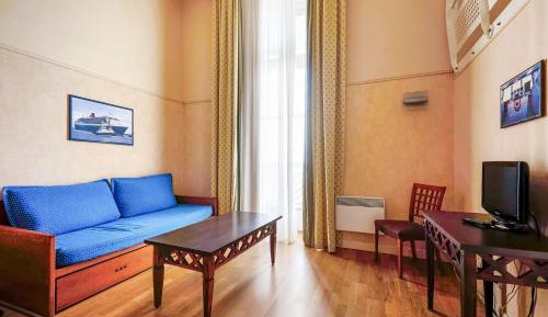 Comfort One-Bedroom Apartment with Sea View (6 People)