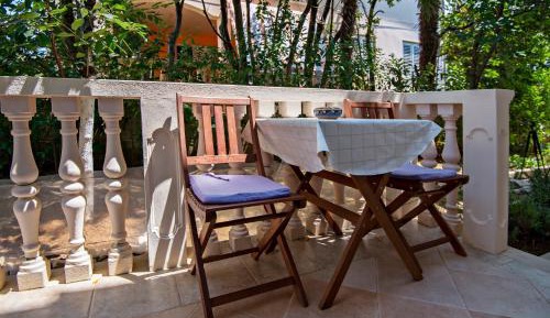One-Bedroom Apartment with Terrace (2 Adults)