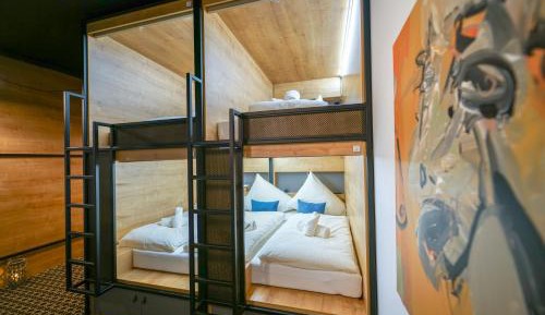 6-Bed Mixed Dormitory Room