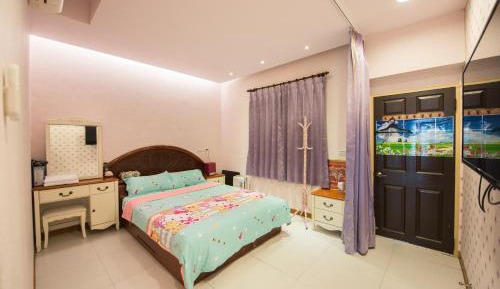Standard Double Room with Shared Bathroom
