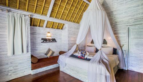 Superior One-Bedroom Huts with Garden View