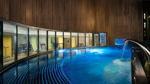 Sheraton Suite, Spa & Lounge access, 1 King