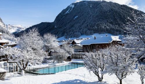 Double Room M (2 Adults)