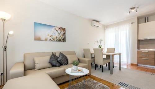 One-Bedroom Apartment with Balcony (4 Adults)