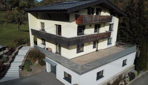 Three-Bedroom Apartment with Balcony