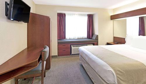 Queen Room - Disability Access - Non-Smoking