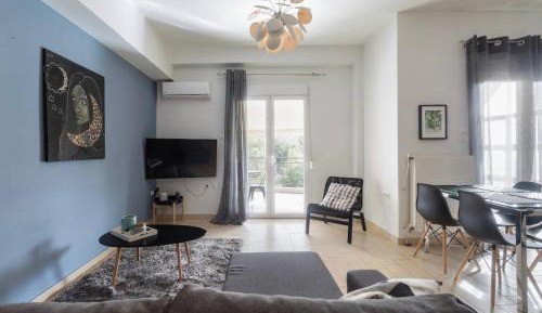 Apartment with Mountain View