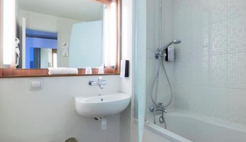 Triple Room (2 Adults + 1 Child under 10 years old)