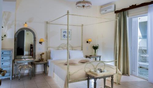 Superior Double Room (Double Bed & Sofa)