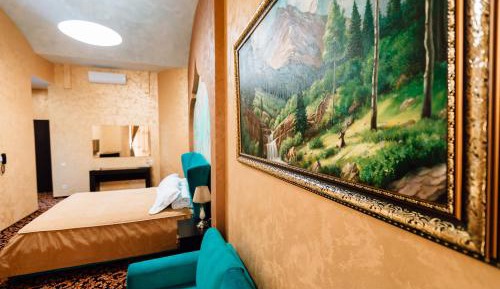 Deluxe Room (2 Adults + 1 Child)