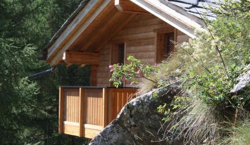 Chalet with Private Outdoor Hot Tub