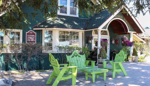 Five Bedroom Holiday Home