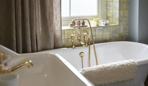 Deluxe King Suite