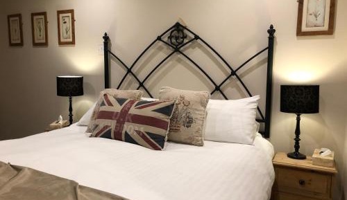 Deluxe Double Room with Private Bathroom