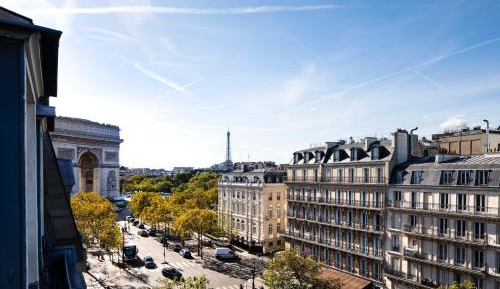 Standard Twin Room with Arc de Triomphe View