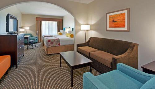 Quadruple Suite with Two Queen Beds and Sofa Bed - Non-Smoking