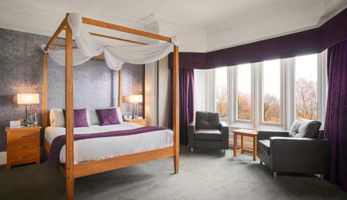 Suite with Four Poster Bed