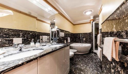 Superior Double or Twin Room with Mountain View