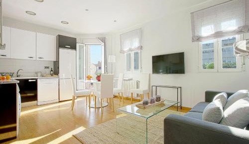 Penthouse Two-Bedroom Apartment with Terrace