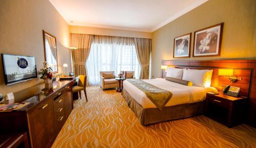 King Studio - Inclusive of two Yas Theme Parks tickets per night