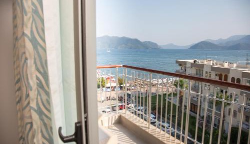 Double or Twin Room with Sea View