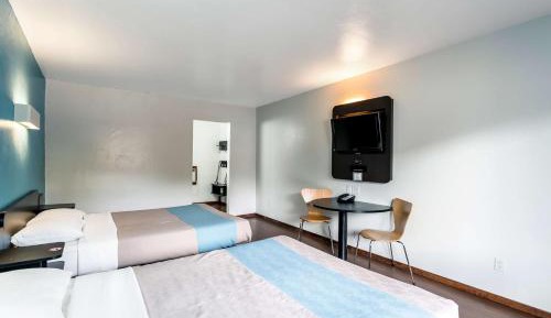 Deluxe Queen Room with Two Queen Beds