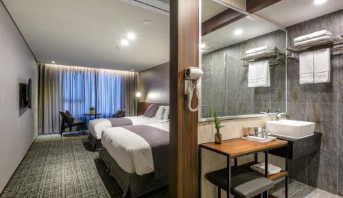 Premier Twin Room