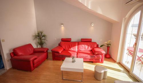 Three-Bedroom Deluxe Apartment