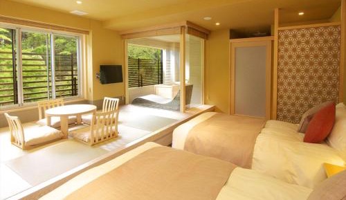 Twin Room with Tatami Area and Forest View