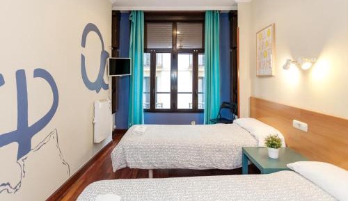 Standard Twin Room with Shared Bathroom