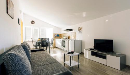 Apartment with Garden View