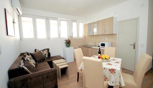 Apartment with Garden View