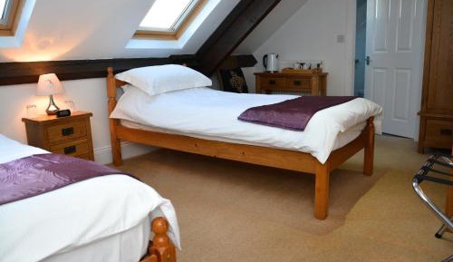Twin Room with Private Bathroom