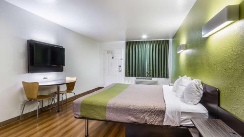 King Room - Disability Access - Non-Smoking