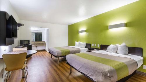 Queen Room with Two Queen Beds - Disability Access - Non-Smoking