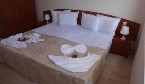 One-Bedroom Apartment with Terrace