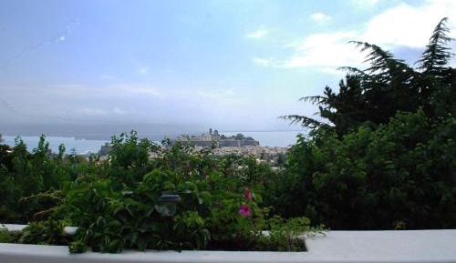 One-Bedroom Apartment with Sea View