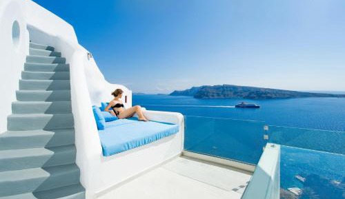 Villa with Private Outdoor Heated Pool and Caldera View