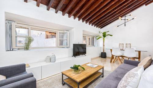 One-Bedroom Apartment calle Mendez Nuñez 2