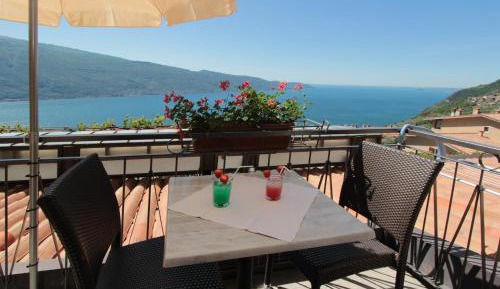 Apartment with Lake View
