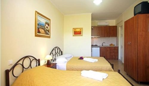 Studio (3 Adults)
