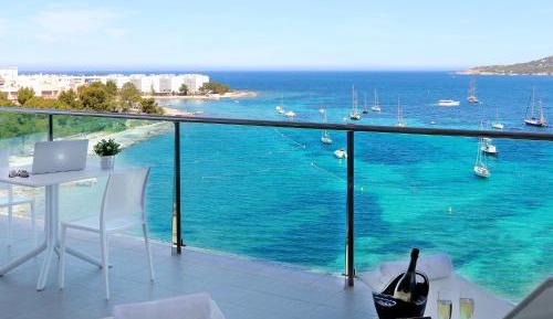 Deluxe Suite with Sea View