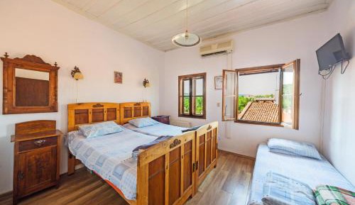 Double or Twin Room with Shared Bathroom