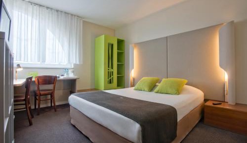 Standard Room - 1 Queen Bed