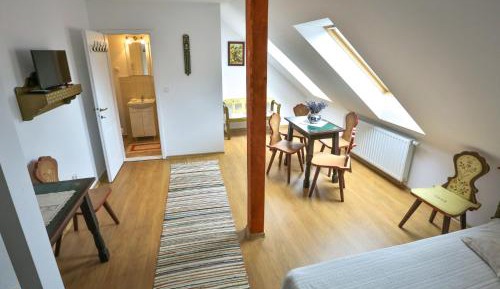 Twin Room with Private Bathroom