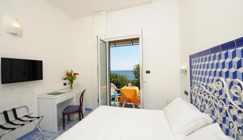 Double or Twin Room with Partial Sea View