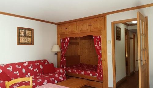 Apartment with Mountain View