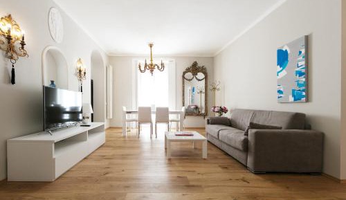 Three-Bedroom Apartment - Via Plinio 5